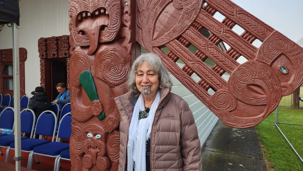 Wahine at marae