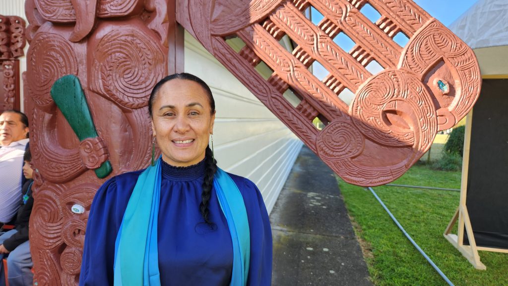Wahine at marae